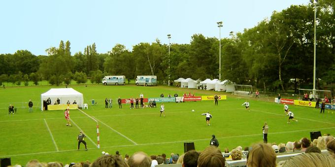 Billede fra en faustball-kamp Billede fra en faustball-kamp