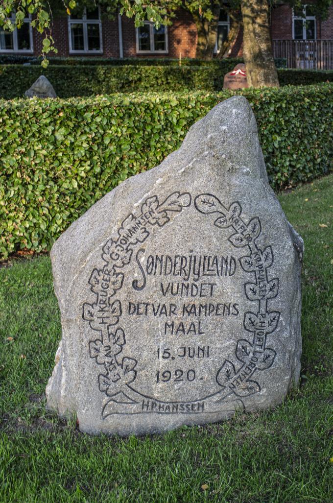 Genforeningssten, der står ved Højby på Fyn.